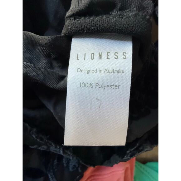 Lioness Eastside Sheer Black Velvet Floral Cropped Top Women’s Small - Picture 11 of 12